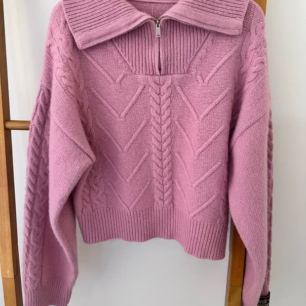 마르디 메크르디 핑크 꽈배기 캐시미어 반집업(프리사이즈)