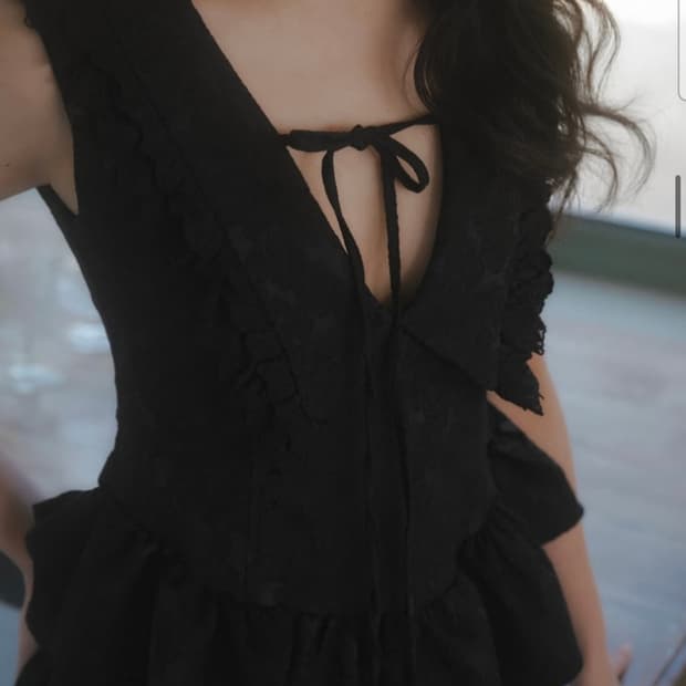 아리엘 프릴 레이스 블라우스 M <공홈품절>