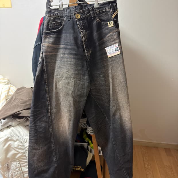 미하라 야스히로 22ss 오버사이즈 트위스트 데님 팬츠 블랙 46