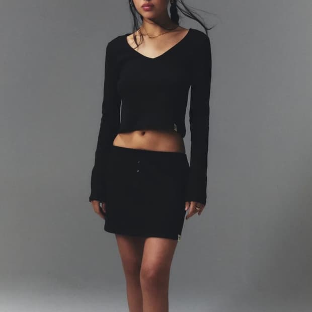 글로니 CLASSIC V-NECK LONG SLEEVE (BLACK)