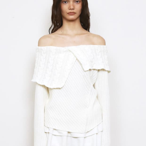 카리나착용 폴리수엠 오프숄더니트