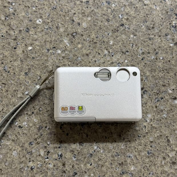 Nikon Coolpix S3 니콘 쿨픽스 S3 노제 변우석 디카 풀박스
