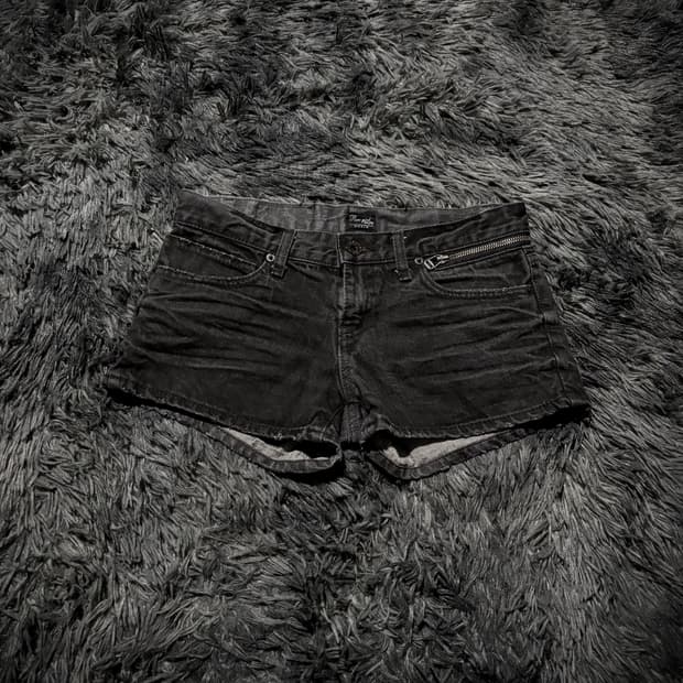 지퍼 포켓 디테일 그레이 블랙 데님 숏팬츠