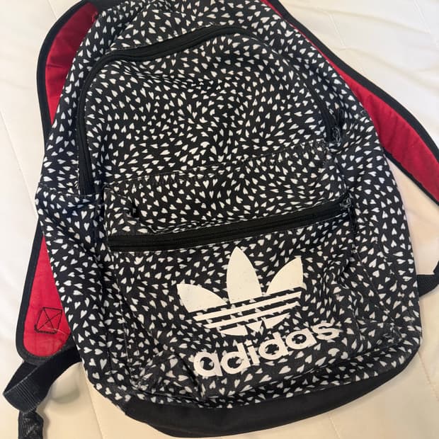 아디다스 하트패턴 백팩
