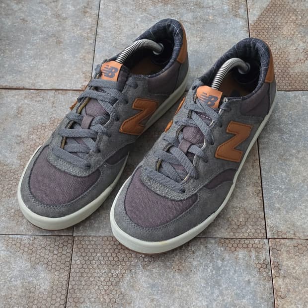 (250)뉴발란스 crt 300 그레이 브라운