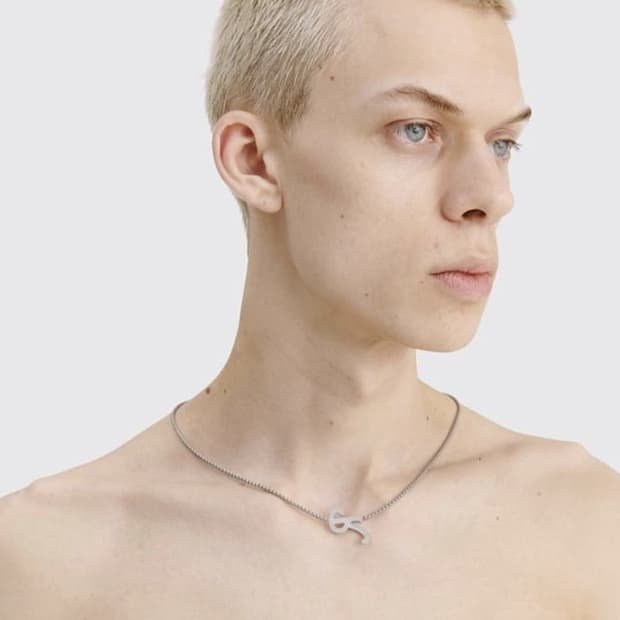 라프시몬스 R로고 목걸이 팝니다