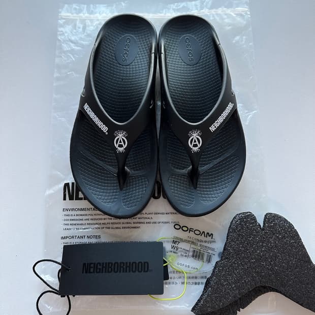 우포스 x 네이버후드 SRL . 오리지날 플립 플랍 블랙