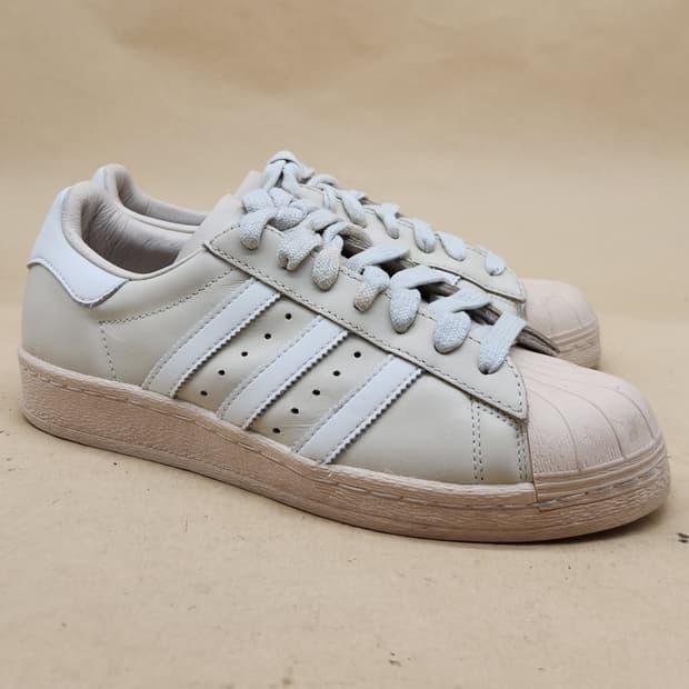 아디다스 슈퍼스타82 스니커즈250
