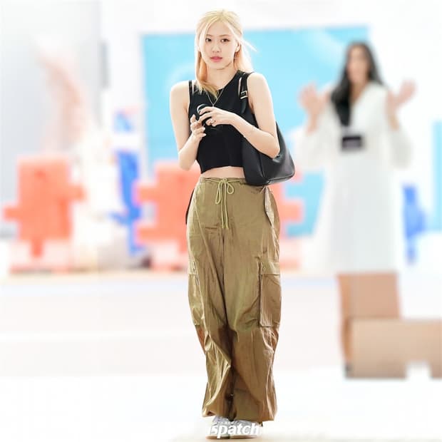 블랙핑크 로제 바지 Motel Rocks Parachute Pants