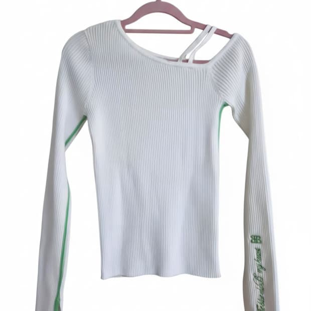 에고이스트 화이트 컷아웃 긴팔니트