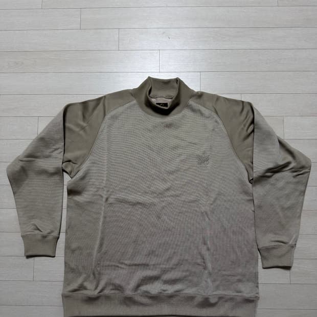 니들스 베이지 나그랑 맨투맨