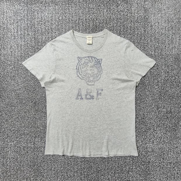 빈티지9. 아베크롬비 A&F 타이거 로고 반팔 티셔츠 그레이