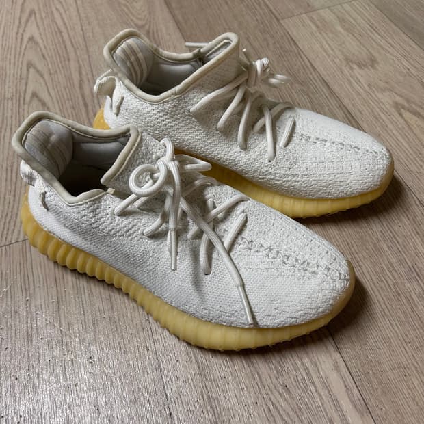 아디다스 이지부스트 트리플화이트 235