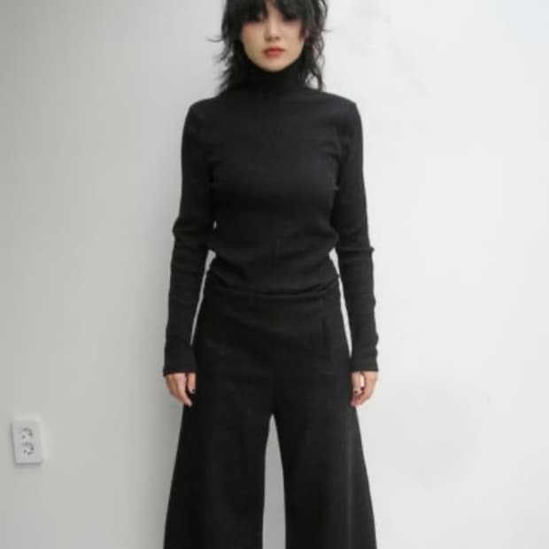 애옹쓰 터틀넥 블랙