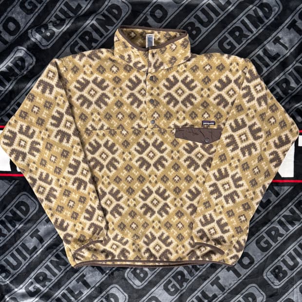 파타고니아 신칠라 스냅 티 풀 오버 브라운 오로라 스노우 플레이크