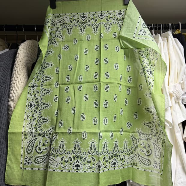 생로랑 정사각형 반다나 스카프