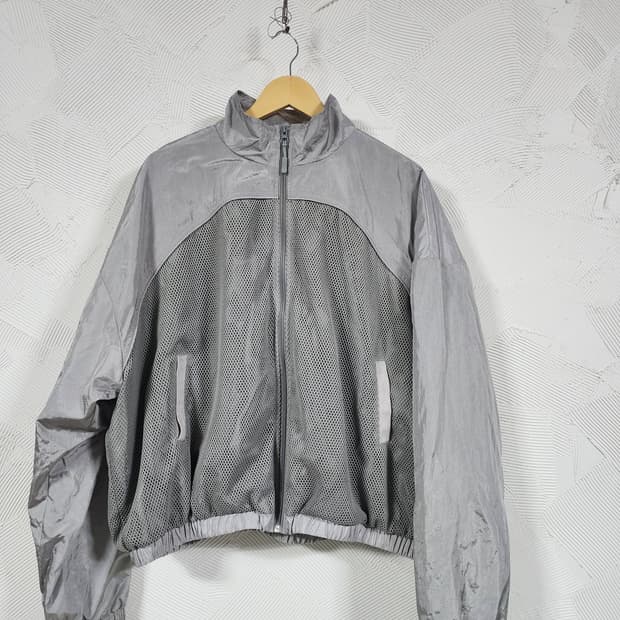 펀치드렁크파티즈 바람막이 그레이 3