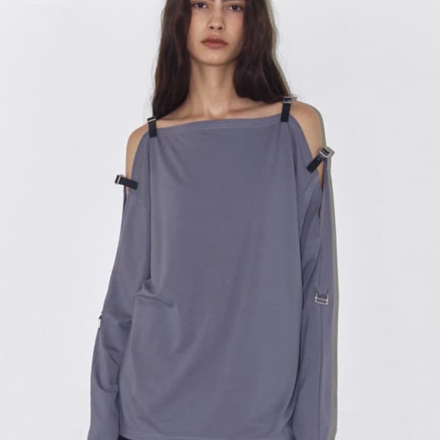폴리수엠 BUCKLE OFF-SHOULDER JERSEY TOP,
