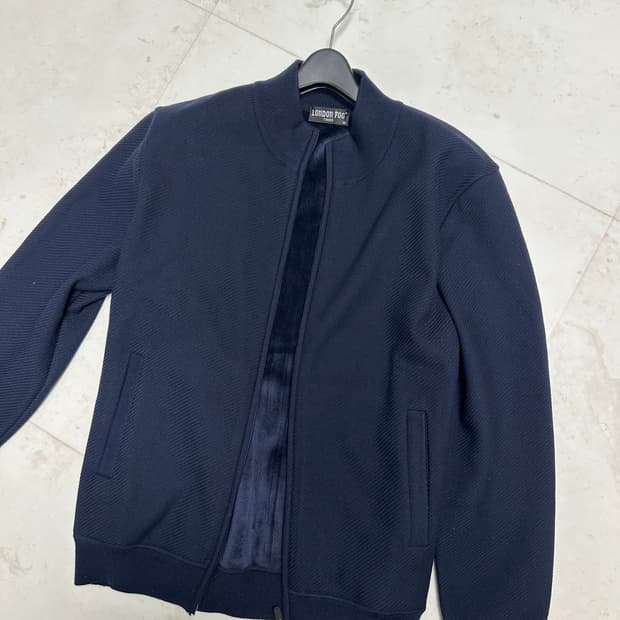 니트집업 안에 스웨이드재질