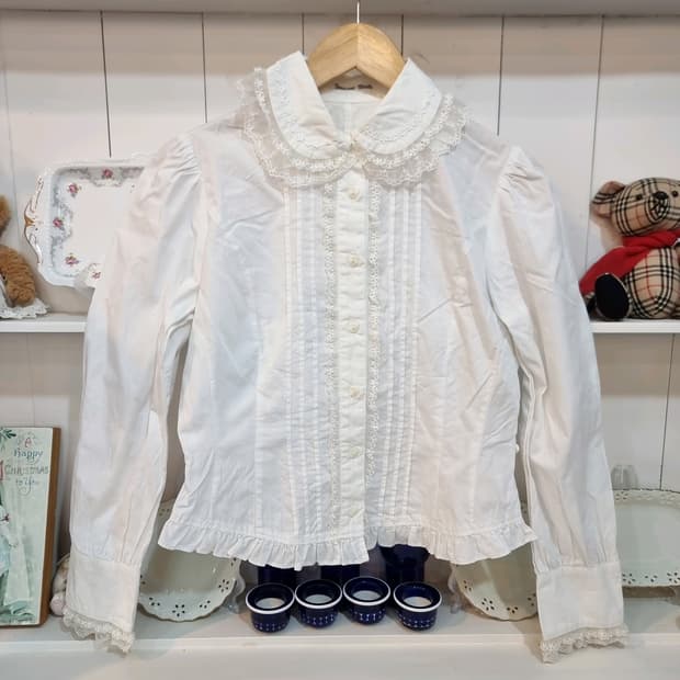 이노센트 월드(Innocent World) 레이스 카라 블라우스