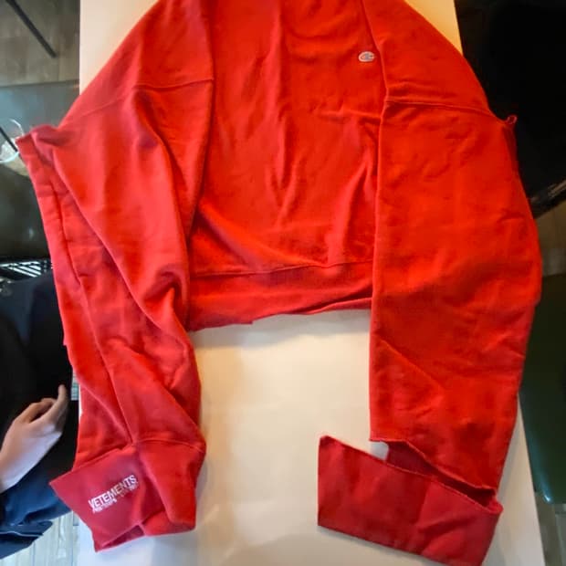 베트멍 챔피온 비대칭 절개 오버핏 맨투맨 사이즈 s