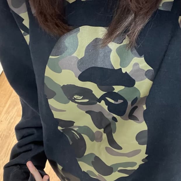 베이프 카모 맨투맨