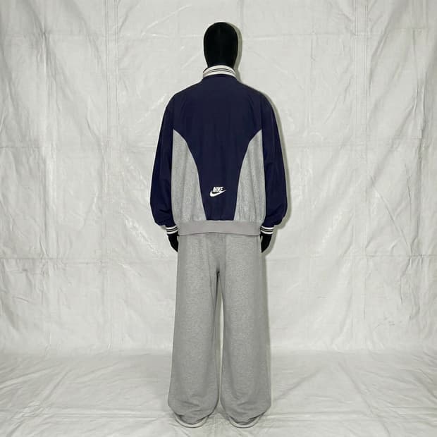 nike zip up sweatshirt