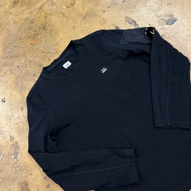 [정품/105] C.P. 컴퍼니 렌즈 와펜 롱슬리브 티셔츠 b16