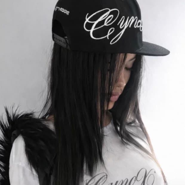 Cynox 레터링 스냅백 남녀공용