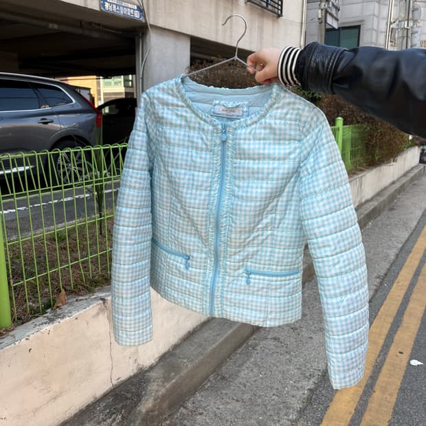 하늘색 체크 경량패딩