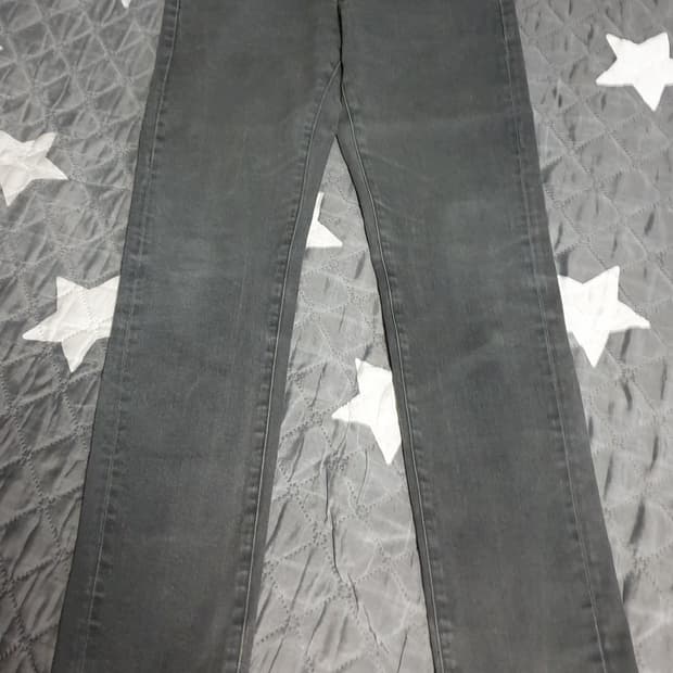 (재팬원사) 유니클로 테이퍼드 스키니 워시드 스판 데님팬츠 그레이(32)