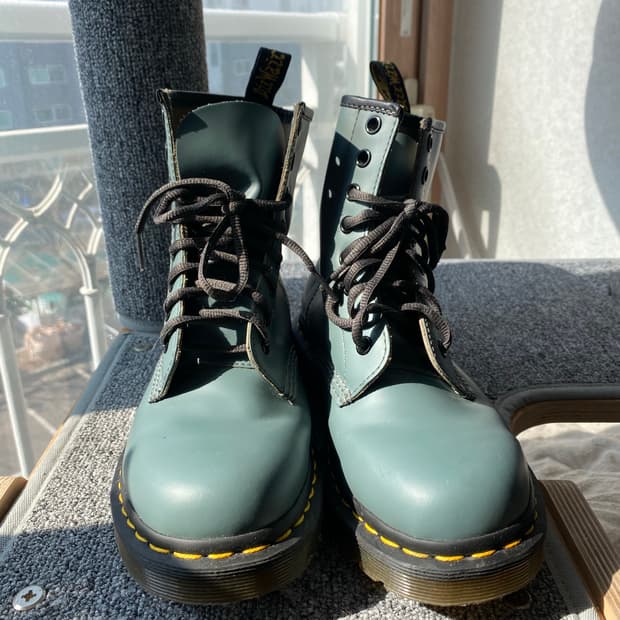 닥터마틴 민트색 8홀 부츠 230mm