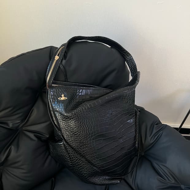 Rare 비비안웨스트우드 블랙 크로크 숄더백