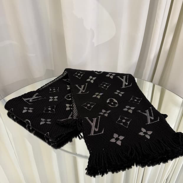 루이비통 로고마니아 샤인 모노그램 머플러