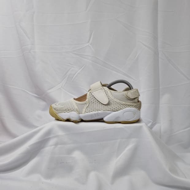 240 나이키 에어 리프트 브리드 스니커즈