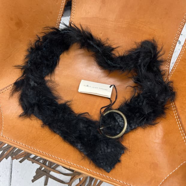 Grace Eastern 블랙 퍼 &레더 벨트