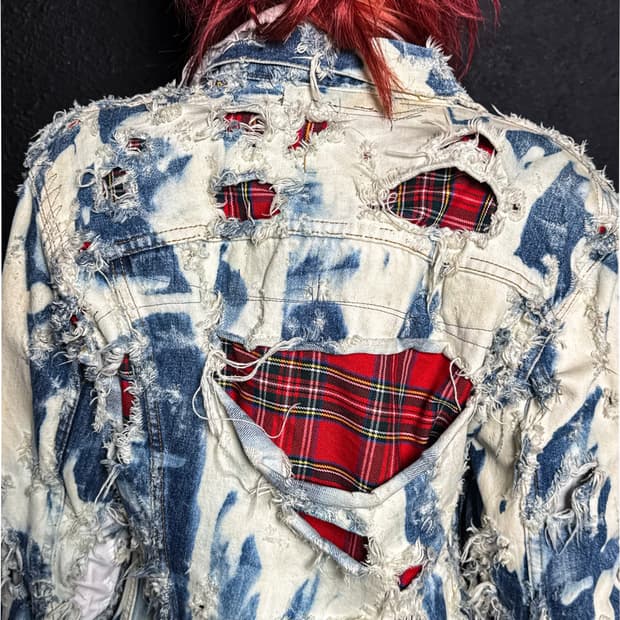 VINTI ANDREWS – Distressed Patchwork Den