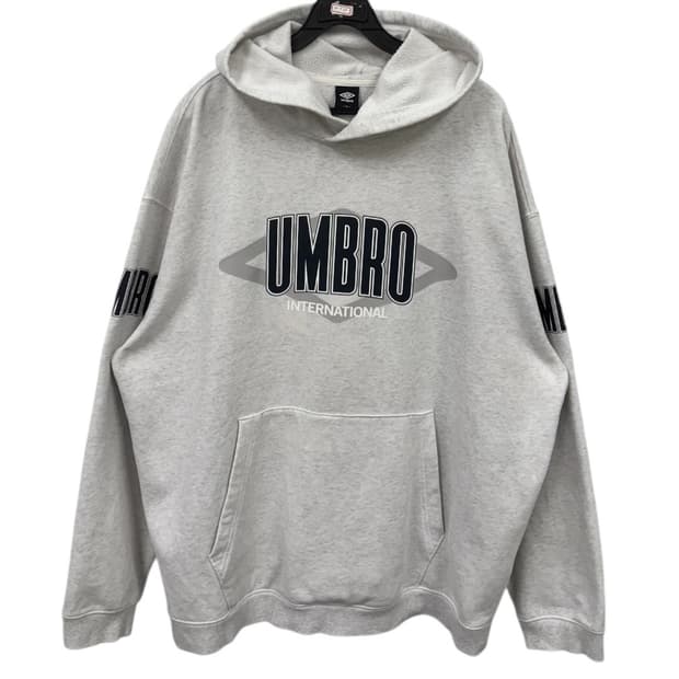 엄브로 후드티