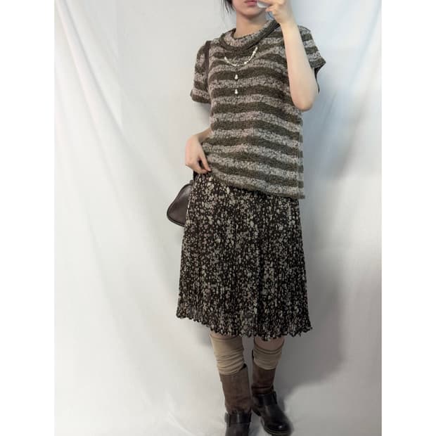 부클 폴딩 넥 스트라이프 패턴 탑