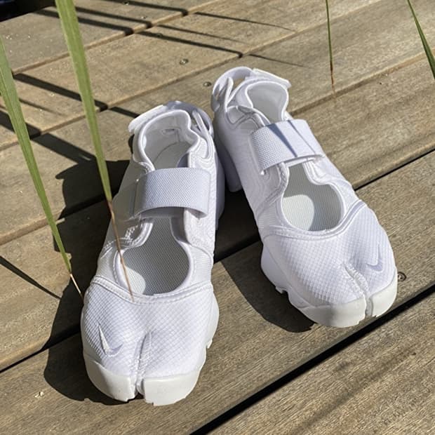 나이키 에어리프트 브리즈 타비샌들 화이트 