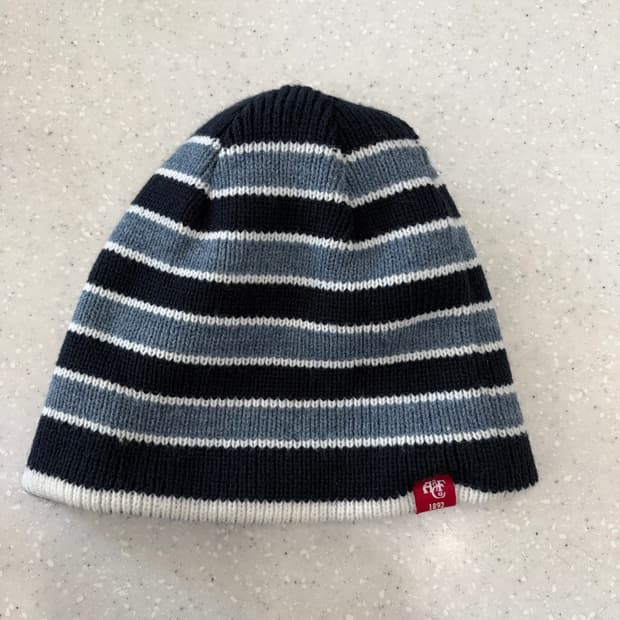 16. 아베크롬비 양면 비니