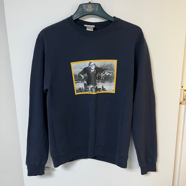 M 챔피온X블루야드 고전 고릴라 프린팅 맨투맨