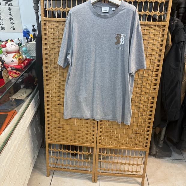100-105 정품 버버리 자수로고 반팔 팝니다