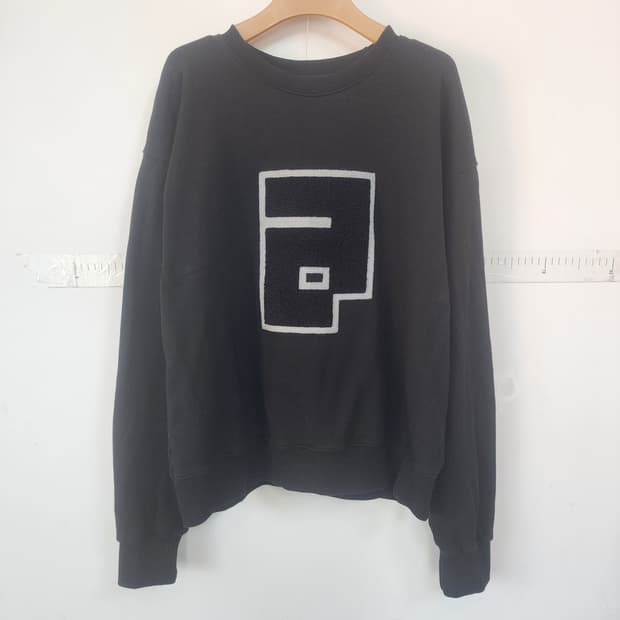 아루마루 블랙 레터링 맨투맨