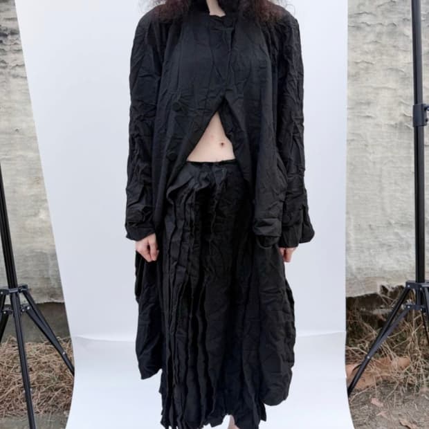 에옹쓰 Paper Wool Offbeat Pleats Skirt 블랙