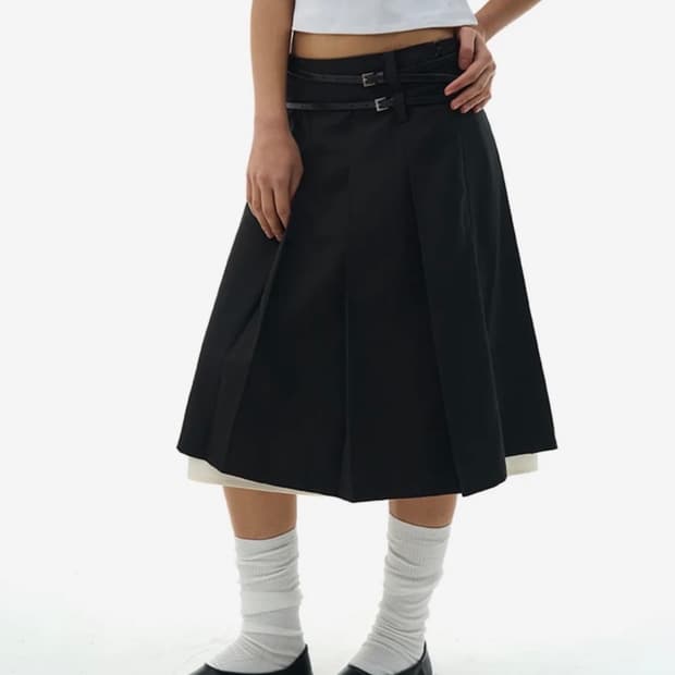 플레이스스튜디오 로우라이즈 탈부착 플리츠 미디 스커트 블랙