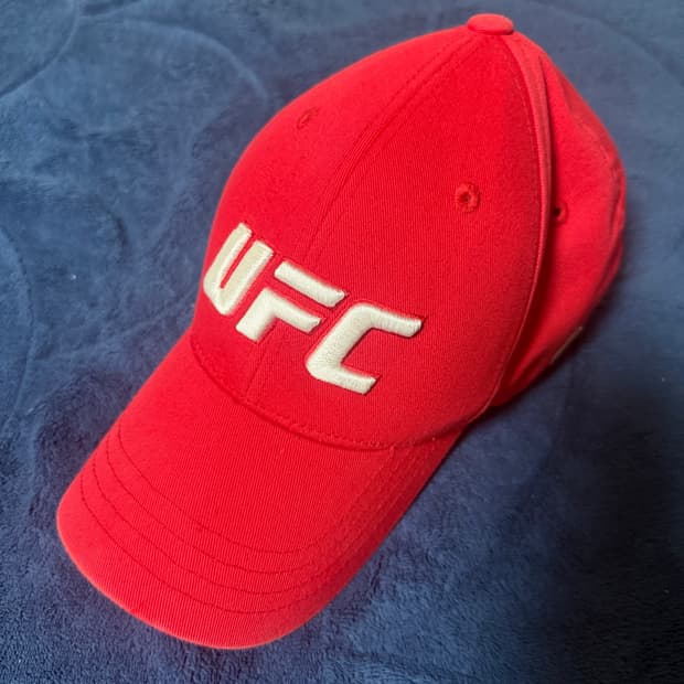 ufc 레드 볼캡