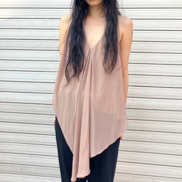 브이넥 슬리브리스 블라우스