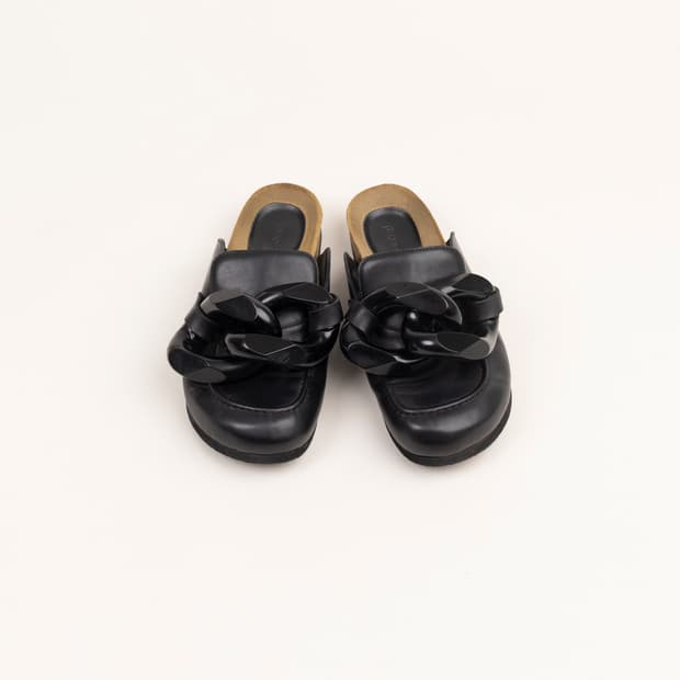 JW anderson의 체인 로퍼 뮬 올블랙 245 250