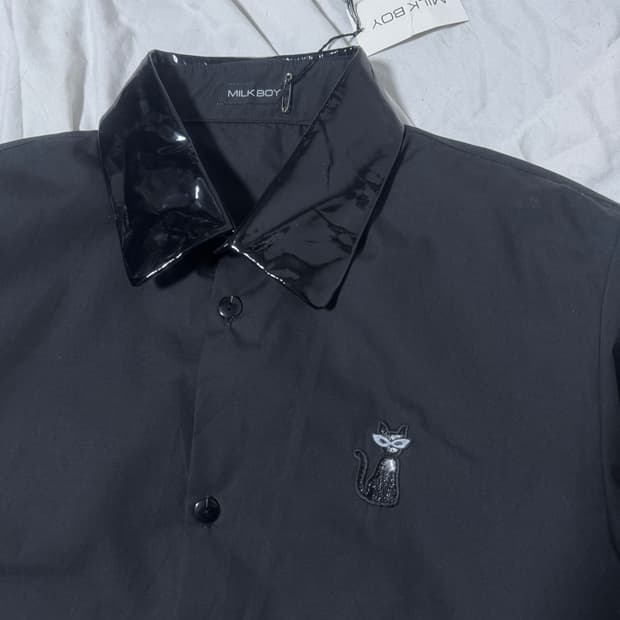 Milk boy 에나멜 칼라 셔츠